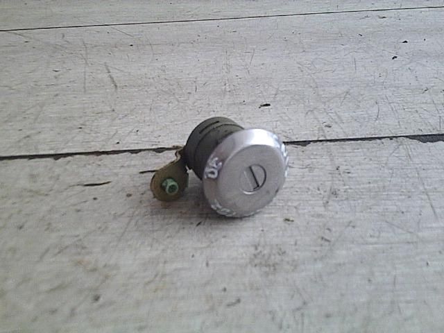 bontott SUZUKI IGNIS I Bal első Zárbetét