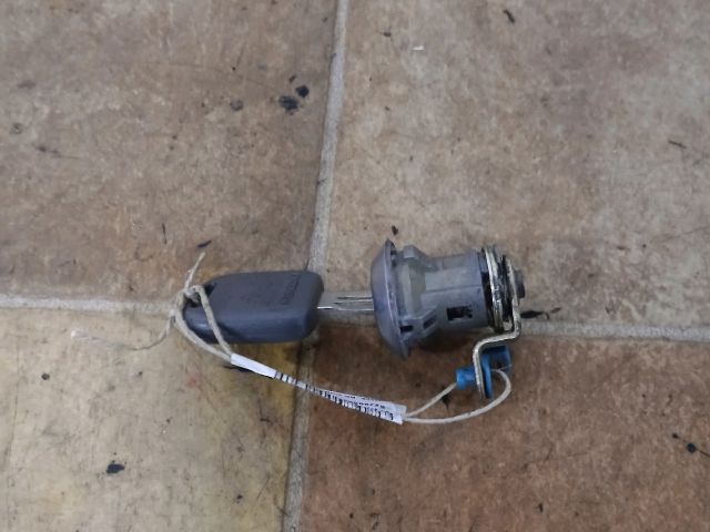 bontott SUZUKI IGNIS I Bal első Zárbetét