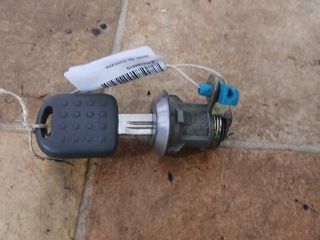 bontott SUZUKI IGNIS I Bal első Zárbetét