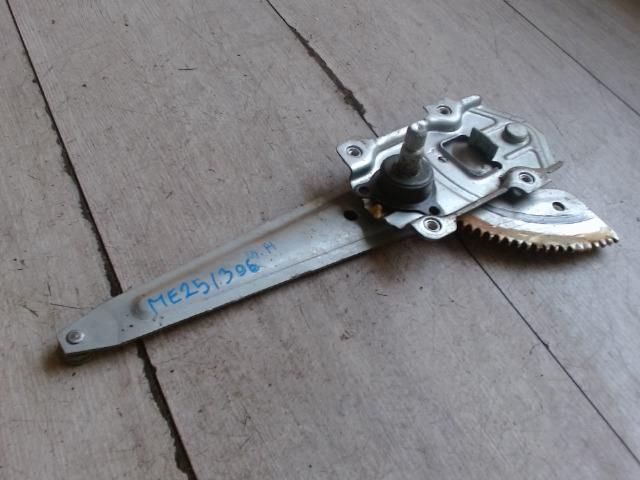 bontott SUZUKI IGNIS I Bal hátsó Ablakemelő Szerkezet (Mechanikus)