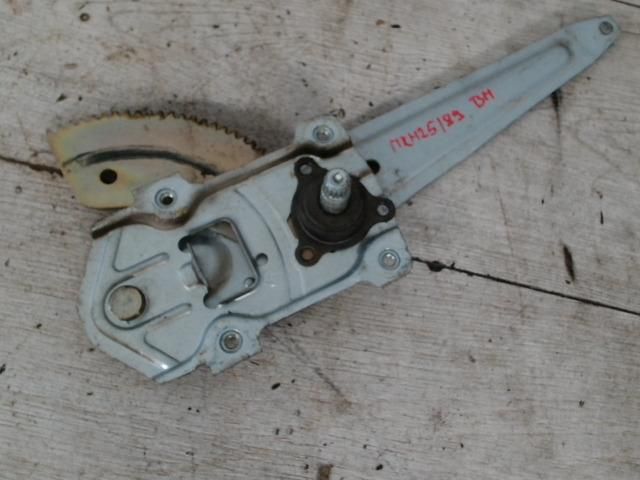 bontott SUZUKI IGNIS I Bal hátsó Ablakemelő Szerkezet (Mechanikus)