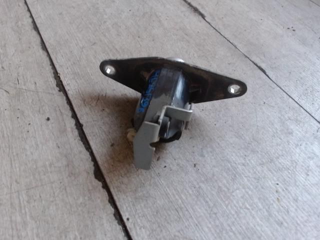 bontott SUZUKI IGNIS I Csomagtérajtó Zárbetét