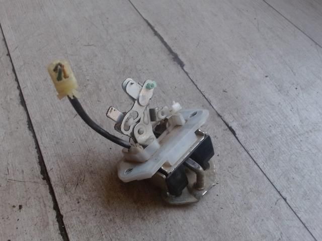 bontott SUZUKI IGNIS I Csomagtérajtó Zárszerkezet