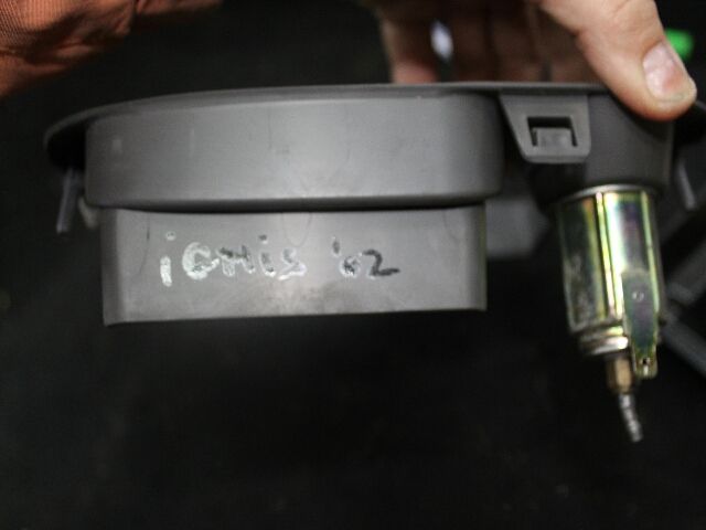 bontott SUZUKI IGNIS I Első Hamutartó