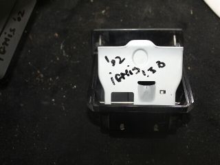 bontott SUZUKI IGNIS I Első Hamutartó