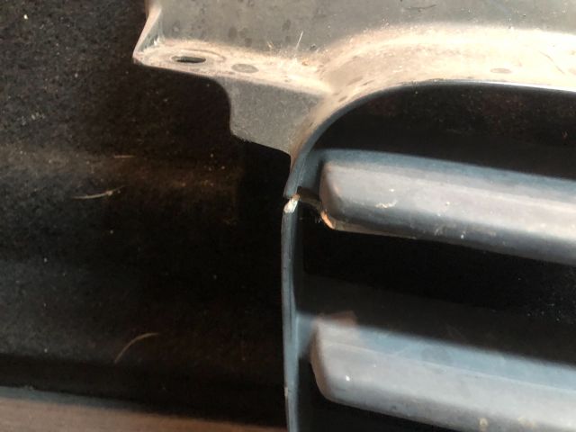 bontott SUZUKI IGNIS I Hűtőrács