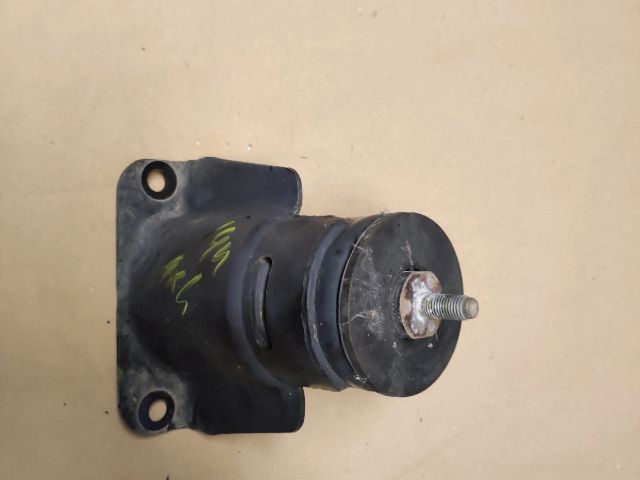 bontott SUZUKI IGNIS II Motor Tartó Bak Jobb