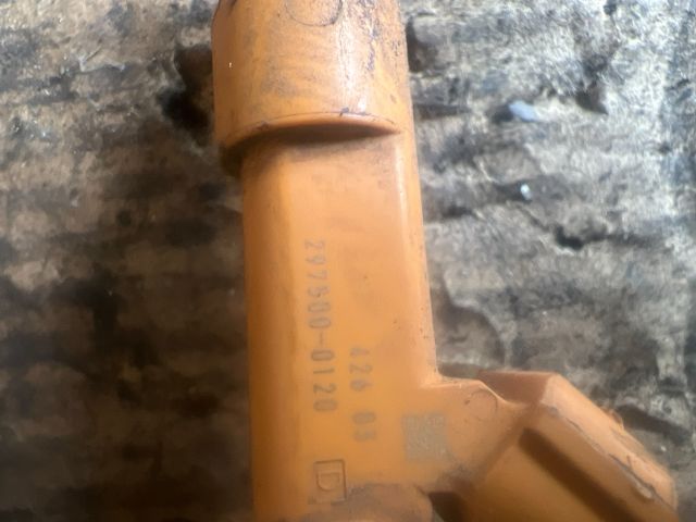 bontott SUZUKI IGNIS II Porlasztó Sor / Híd