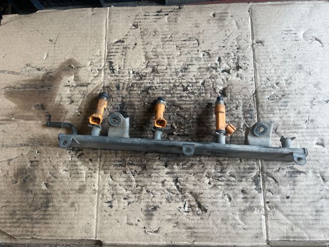 bontott SUZUKI IGNIS II Porlasztó Sor / Híd