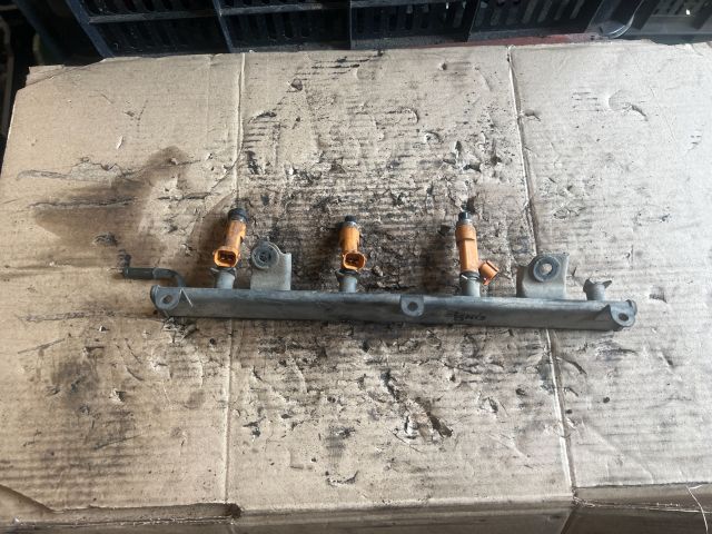 bontott SUZUKI IGNIS II Porlasztó Sor / Híd