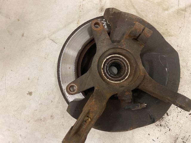 bontott SUZUKI IGNIS II Bal első Csonkállvány Kerékaggyal