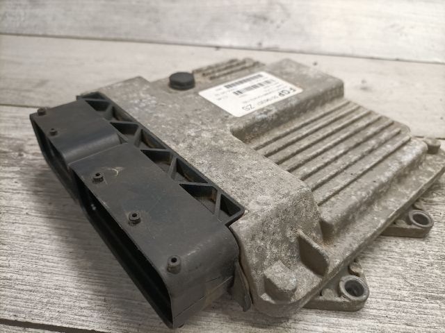 bontott SUZUKI IGNIS II Motorvezérlő