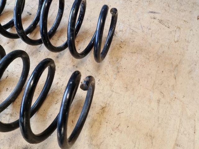 bontott SUZUKI IGNIS II Hátsó Rugó Pár