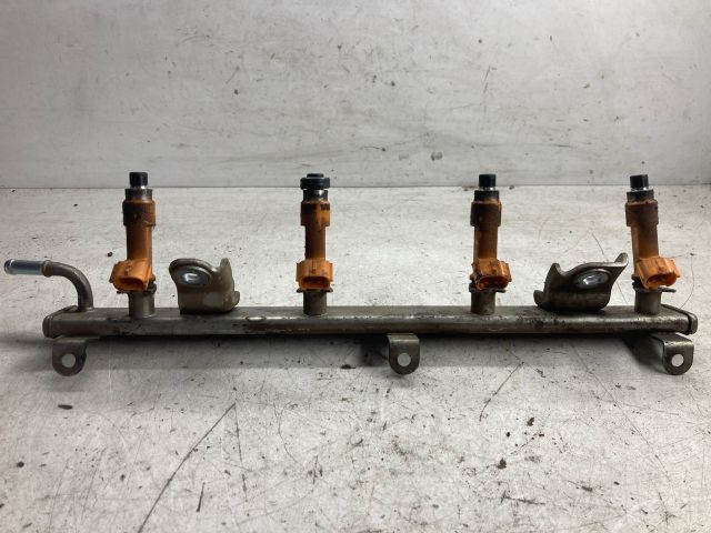 bontott SUZUKI IGNIS II Porlasztó Sor / Híd