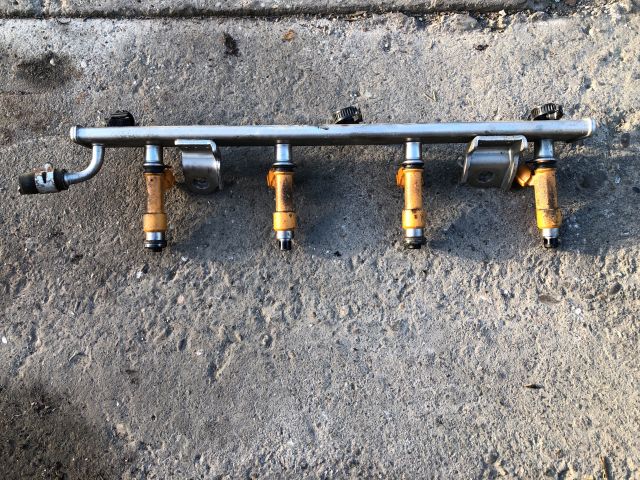 bontott SUZUKI IGNIS II Porlasztó Sor / Híd