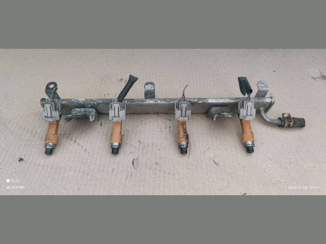 bontott SUZUKI IGNIS II Porlasztó Sor / Híd