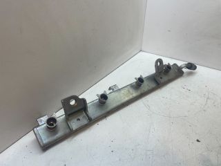 bontott SUZUKI IGNIS II Porlasztó Sor / Híd