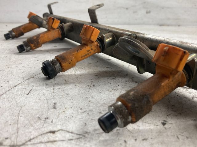 bontott SUZUKI IGNIS II Porlasztó Sor / Híd