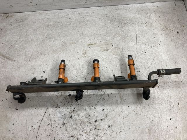 bontott SUZUKI IGNIS II Porlasztó Sor / Híd