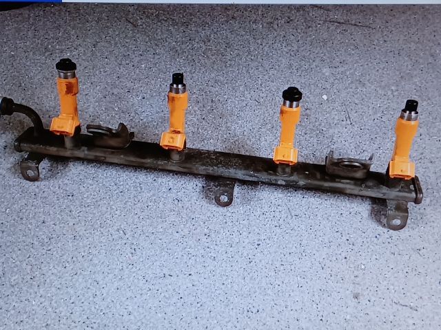 bontott SUZUKI IGNIS II Porlasztó Sor / Híd