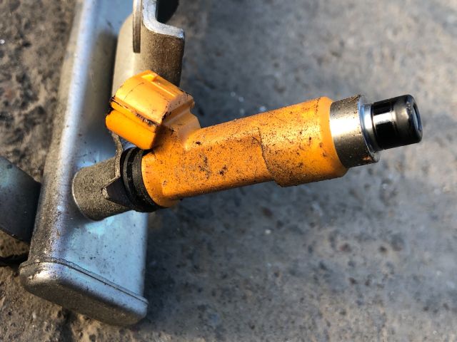 bontott SUZUKI IGNIS II Porlasztó Sor / Híd