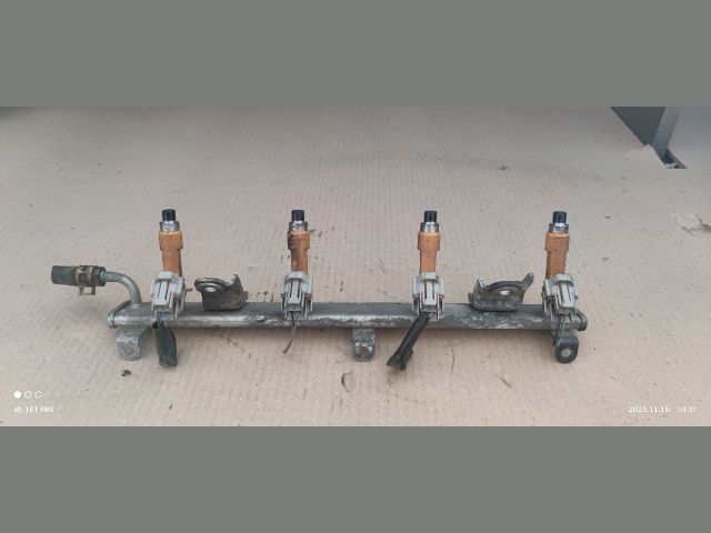 bontott SUZUKI IGNIS II Porlasztó Sor / Híd