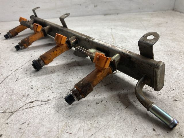 bontott SUZUKI IGNIS II Porlasztó Sor / Híd