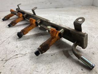 bontott SUZUKI IGNIS II Porlasztó Sor / Híd