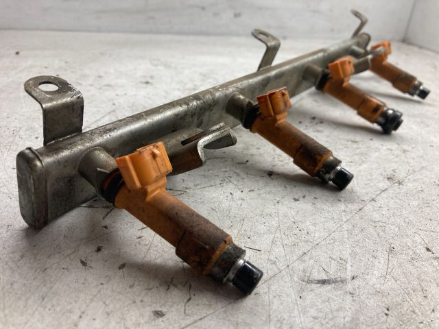 bontott SUZUKI IGNIS II Porlasztó Sor / Híd