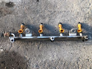 bontott SUZUKI IGNIS II Porlasztó Sor / Híd