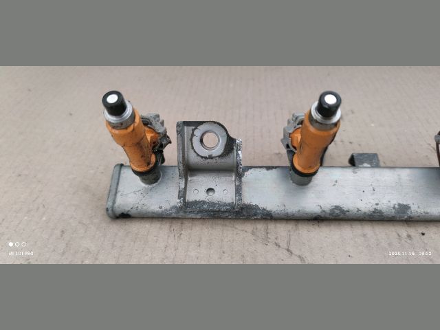 bontott SUZUKI IGNIS II Porlasztó Sor / Híd