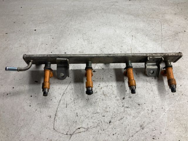 bontott SUZUKI IGNIS II Porlasztó Sor / Híd