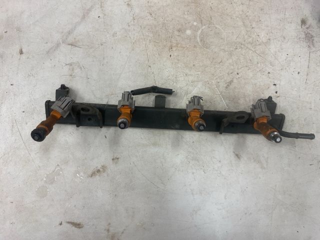 bontott SUZUKI IGNIS II Porlasztó Sor / Híd