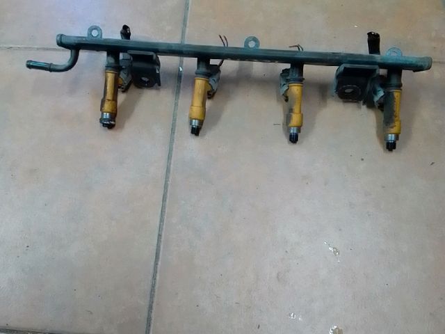 bontott SUZUKI IGNIS II Porlasztó Sor / Híd