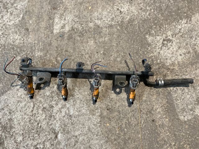 bontott SUZUKI IGNIS II Porlasztó Sor / Híd