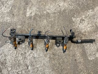 bontott SUZUKI IGNIS II Porlasztó Sor / Híd