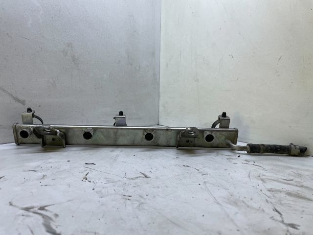 bontott SUZUKI IGNIS II Porlasztó Sor / Híd