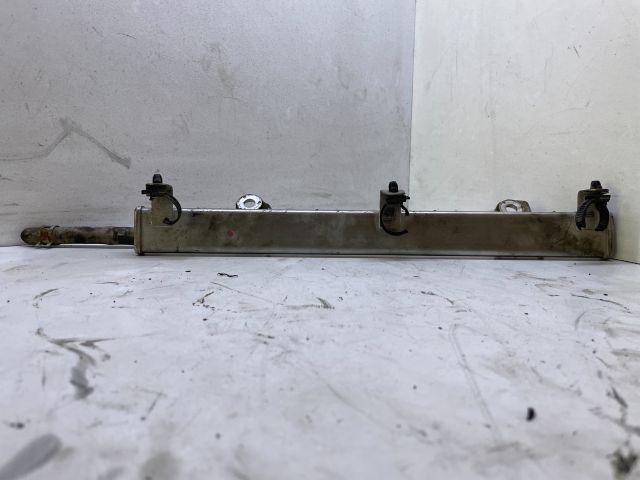 bontott SUZUKI IGNIS II Porlasztó Sor / Híd