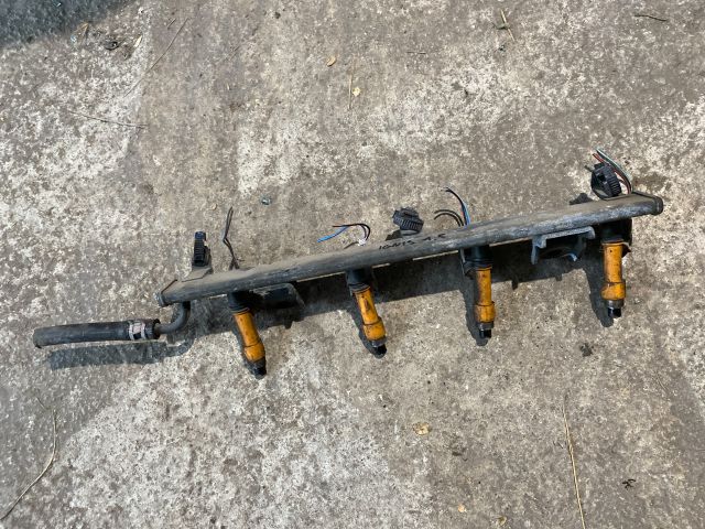 bontott SUZUKI IGNIS II Porlasztó Sor / Híd