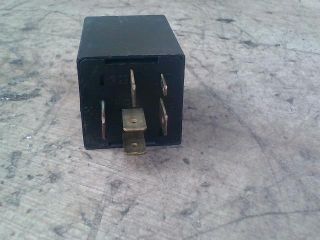 bontott SUZUKI IGNIS II Ablaktörlő Relé