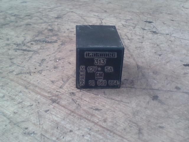 bontott SUZUKI IGNIS II Ablaktörlő Relé