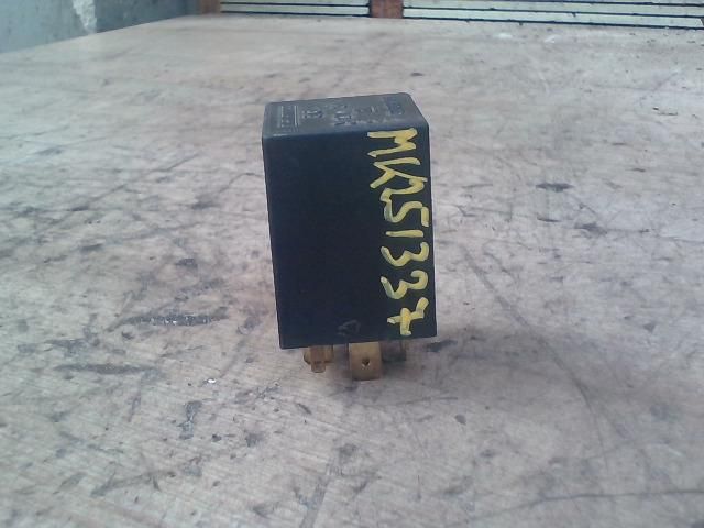 bontott SUZUKI IGNIS II Ablaktörlő Relé