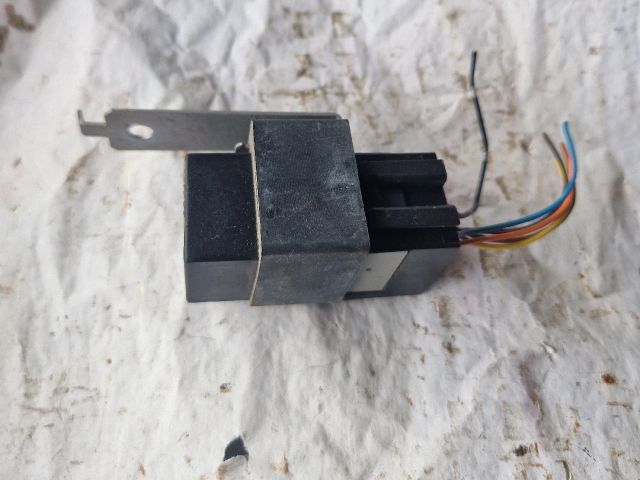 bontott SUZUKI IGNIS II Ablaktörlő Relé