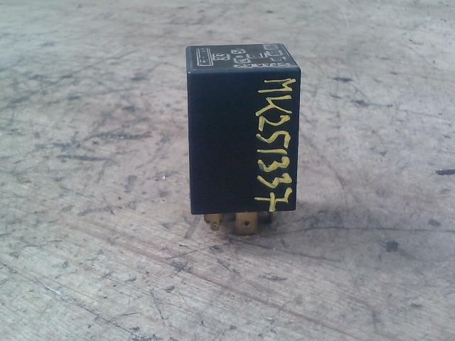 bontott SUZUKI IGNIS II Ablaktörlő Relé