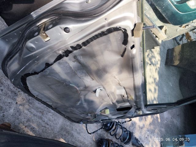 bontott SUZUKI IGNIS II Bal első Ajtó (Részeivel)