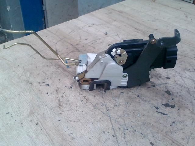 bontott SUZUKI IGNIS II Bal első Ajtózár