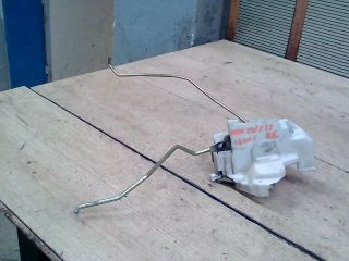 bontott SUZUKI IGNIS II Bal első Ajtózár