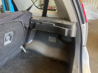 bontott SUZUKI IGNIS II Bal első Dobbetét (Kerékjárati, Műanyag)