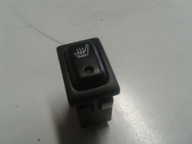 bontott SUZUKI IGNIS II Bal első Ülésfűtés Kapcsoló