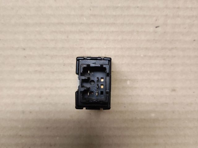 bontott SUZUKI IGNIS II Bal első Ülésfűtés Kapcsoló